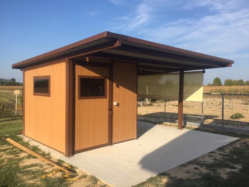 Casetta prefabbricata con rivestimento effetto legno - finitura esterna