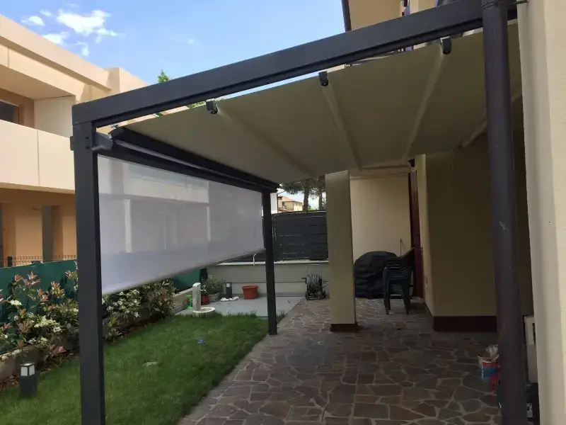 Tettoie per esterni Eurocover: coperture per ingresso, terrazzo e parcheggio con soluzioni su misura